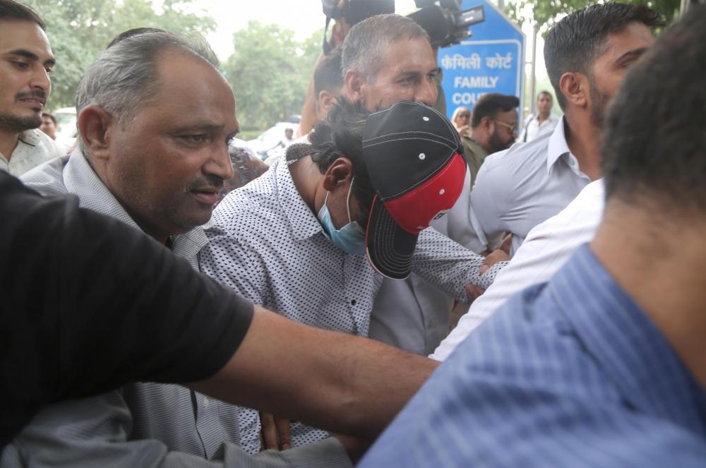 The Weekend Leader - Delhi police gets 4-day custody of Alt news co-founder Mohammed Zubair